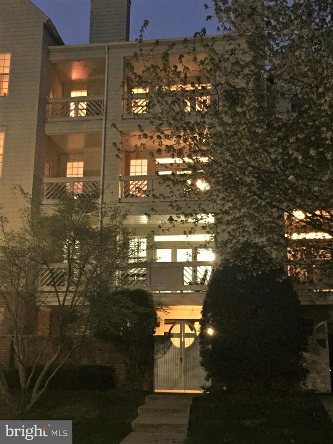 11304 Sundial Ct unit B, Reston, VA 20194 - photo 3