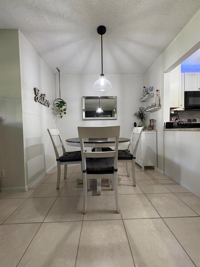 330 Knotty Pine Cir unit B-2, Greenacres, FL 33463 - photo 6