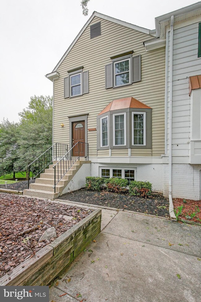 1477 Lowell Ct, Crofton, MD 21114 - photo 2