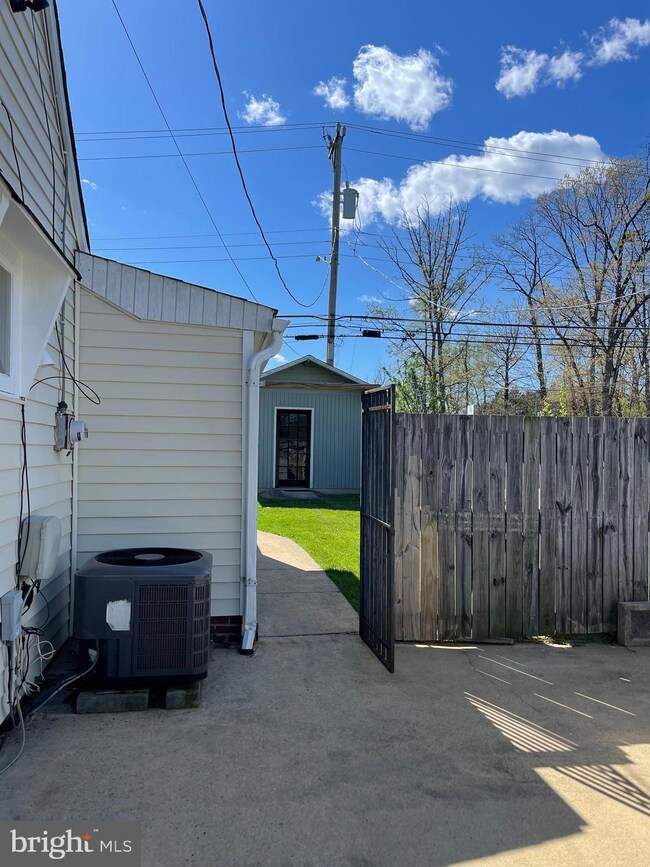 6618 Cavalier Dr, Alexandria, VA 22307 - photo 2