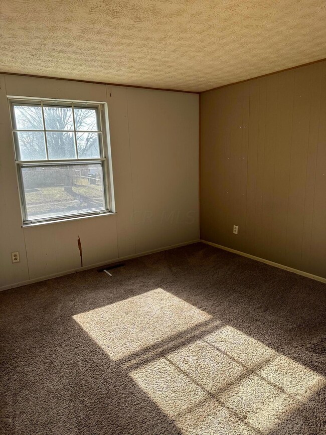 864 Breathitt Ave, Columbus, OH 43207 - photo 3