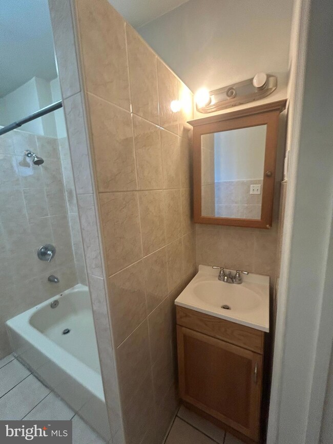 1628 N 52nd St unit 3, Philadelphia, PA 19131 - photo 6
