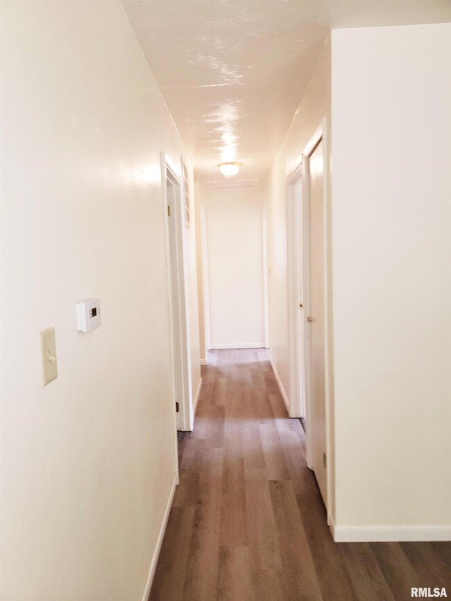 806 S College St, Lincoln, IL 62656 - photo 5