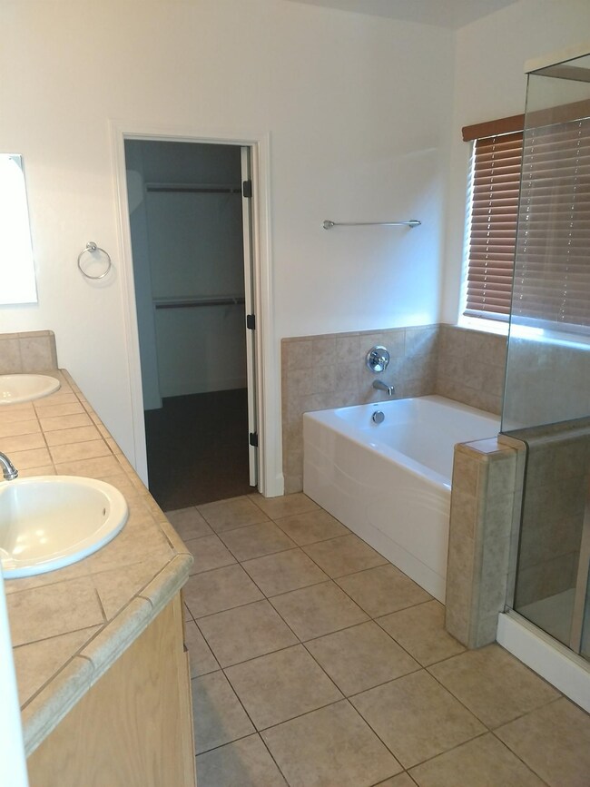 7043 E Fedora Ave, Fresno, CA 93737 - photo 5