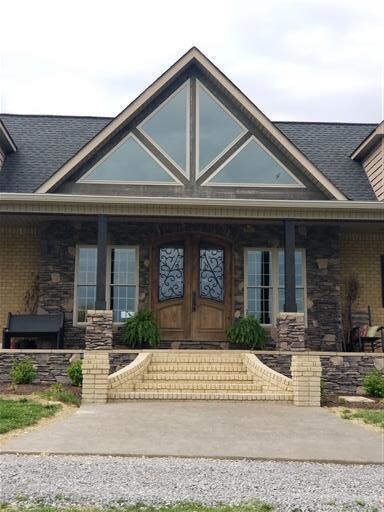 Front entrance screams Welcome Home!!