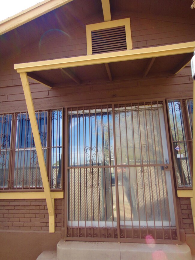 2430 Gold Ave, El Paso, TX 79930 - photo 5