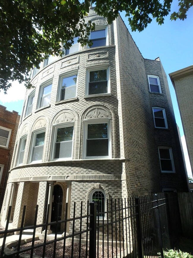 6048 N Fairfield Ave, Chicago, IL 60659 - photo 2