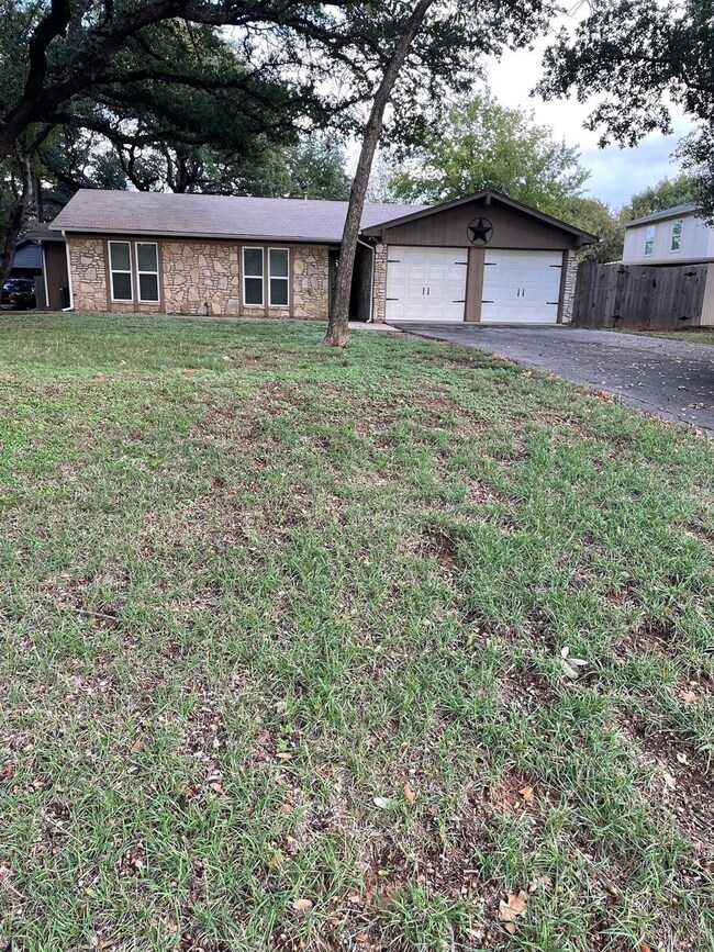 3921 Laramie Dr, Granbury, TX 76049 - photo 2