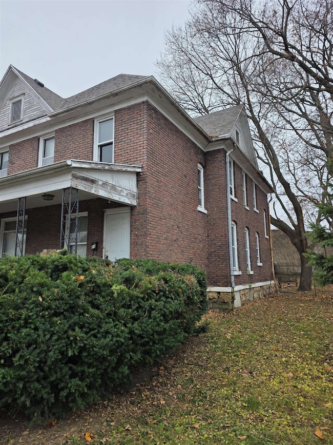 21 W Dexter St, Freeport, IL 61032 - photo 3