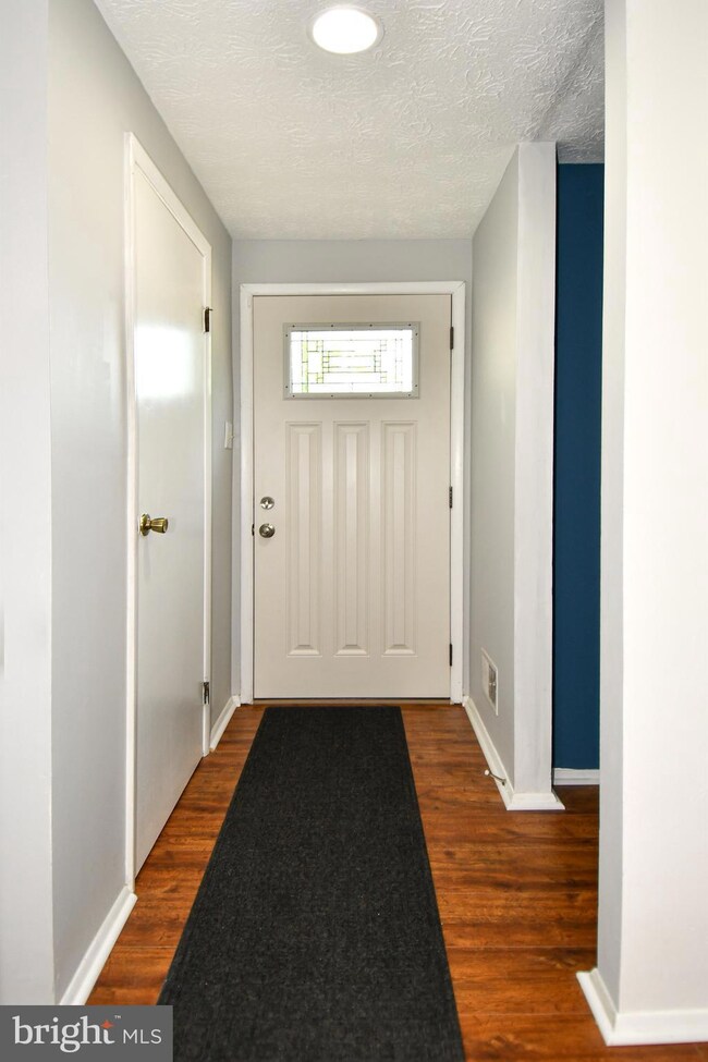 8335 Windfall Rd, Springfield, VA 22153 - photo 3