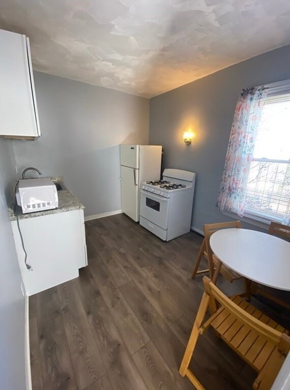 502 4th St unit 2R, Fall River, MA 02721 - photo 4