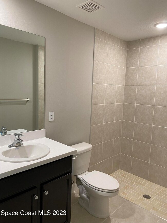 1484 Toy St SE 5.5.2023 Bath