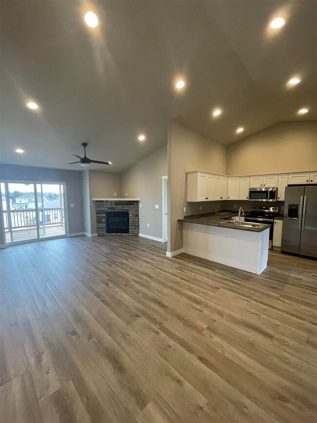 3155 Lampe Ln unit A, Coralville, IA 52317 - photo 4