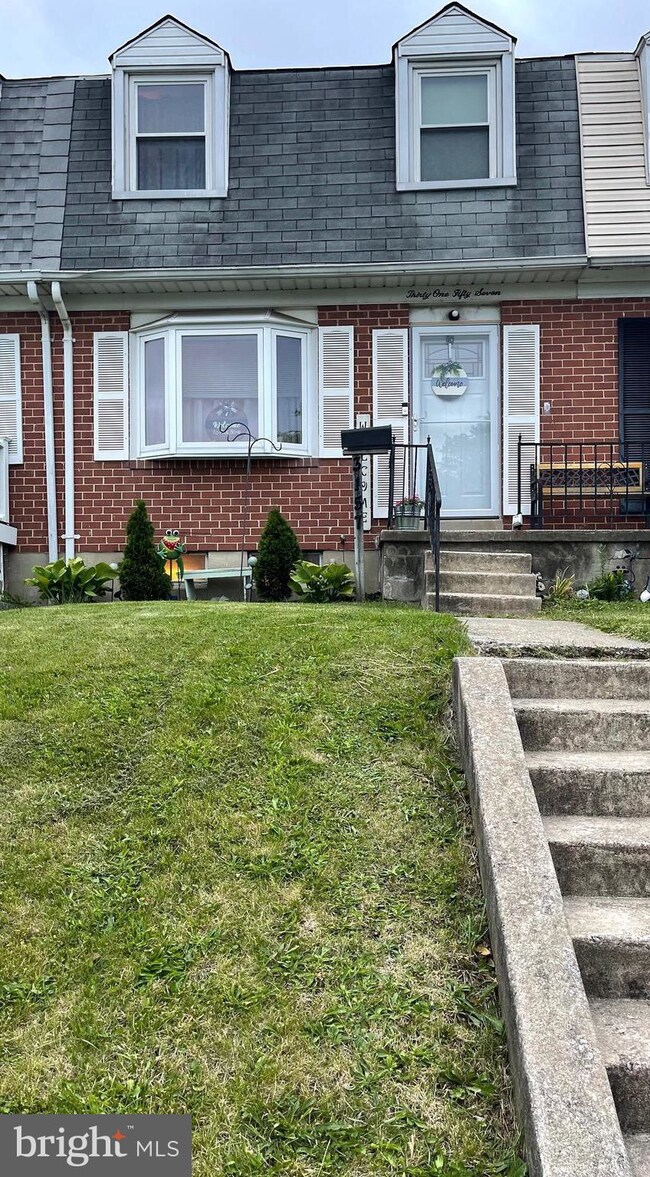 3157 Ryerson Cir, Halethorpe, MD 21227 - photo 2