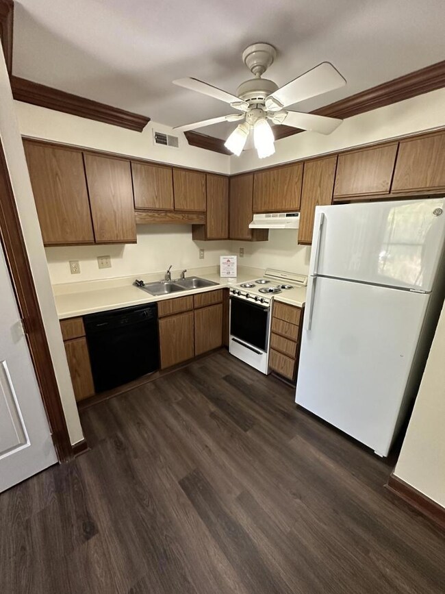 3531 Ivy Commons Dr unit 301, Raleigh, NC 27606 - photo 2