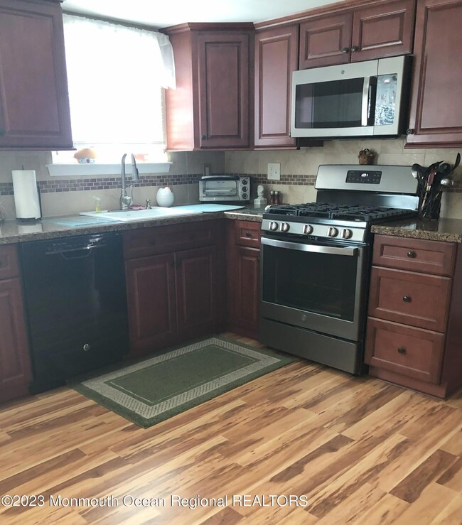 31 Sheffield Dr, Forked River, NJ 08731 - photo 7