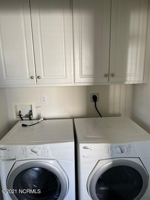 LAUNDRY CLOSET
