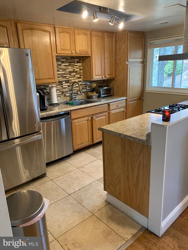 14904 Hydrus Rd, Silver Spring, MD 20906 - photo 2