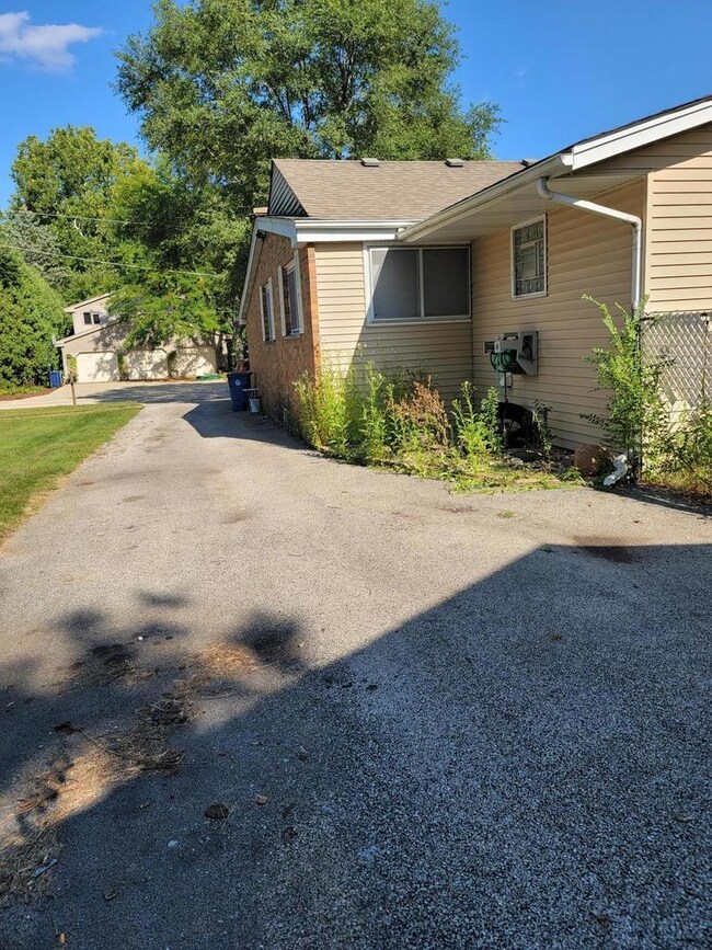 1212 Rattray Dr, Algonquin, IL 60102 - photo 4