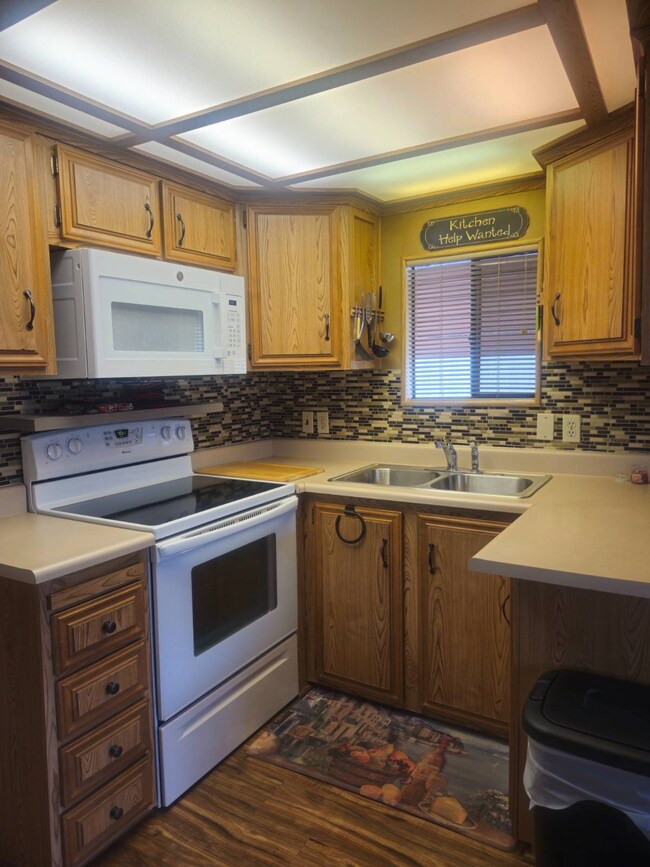 5055 E University Dr unit J8, Mesa, AZ 85205 - photo 2