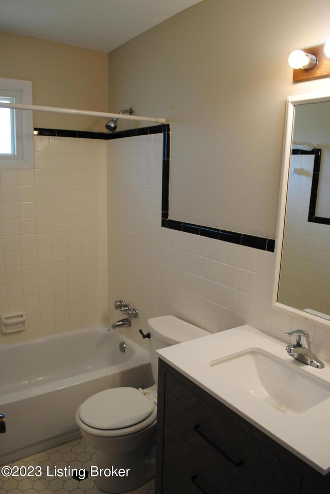 9504 Plumwood Rd, Louisville, KY 40291 - photo 6