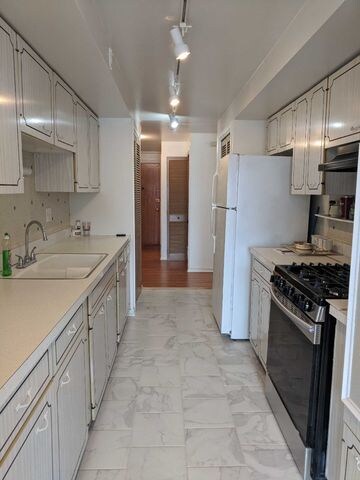 7540 N Ridge Blvd unit 3D, Chicago, IL 60645 - photo 6