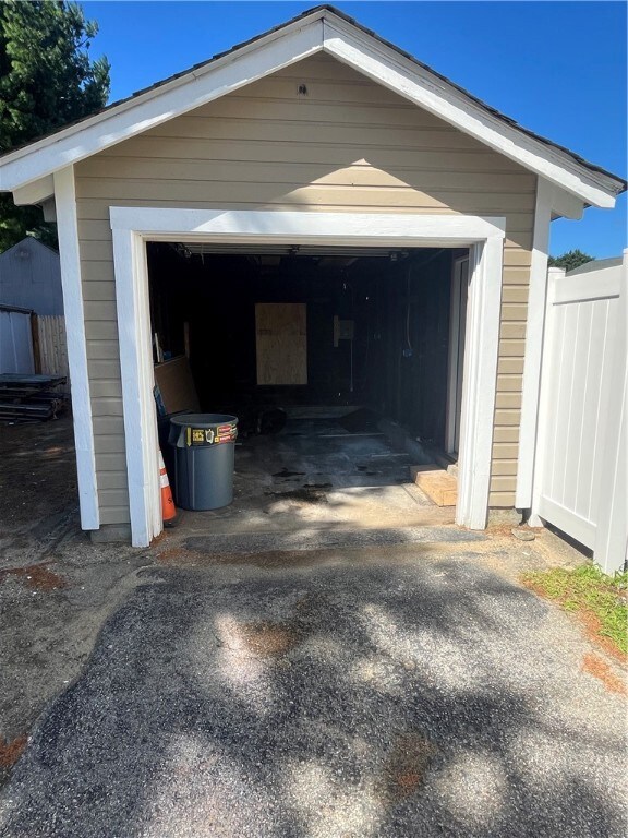 2143 Elmwood Ave, Warwick, RI 02888 - photo 4