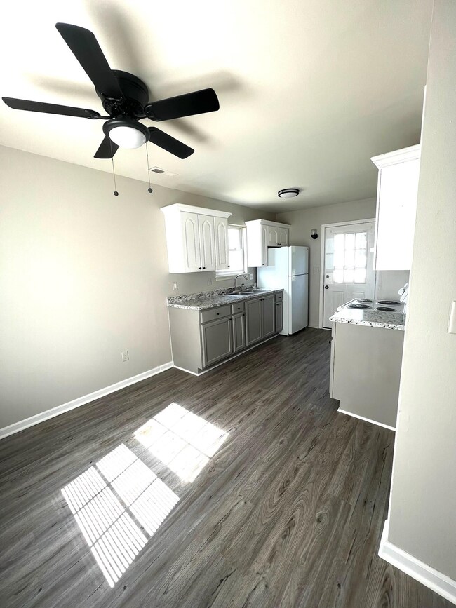 612 Transit Ave, Columbia, TN 38401 - photo 2