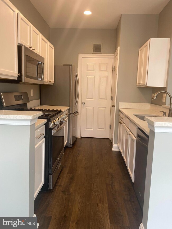 46372 Monocacy Square, Sterling, VA 20165 - photo 4