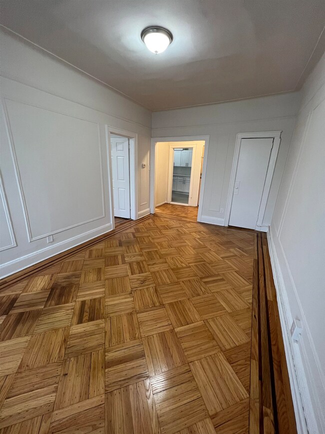 256 Clendenny Ave unit 6, Jersey City, NJ 07304 - photo 4