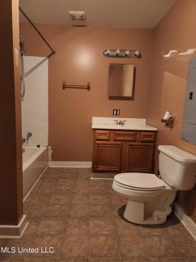 161 Highway 305 N unit B, Olive Branch, MS 38654 - photo 2