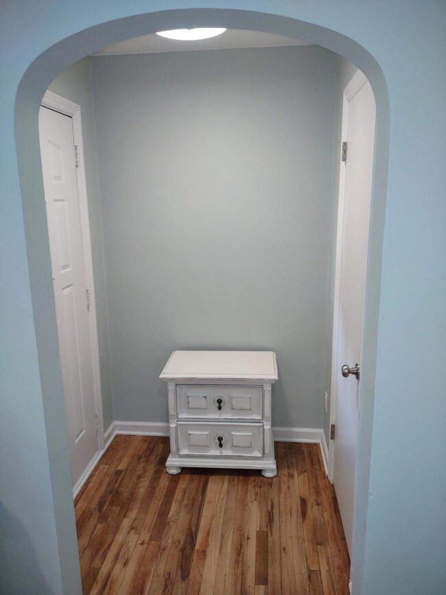 127 Cambridge Ave, Holland, MI 49423 - photo 2