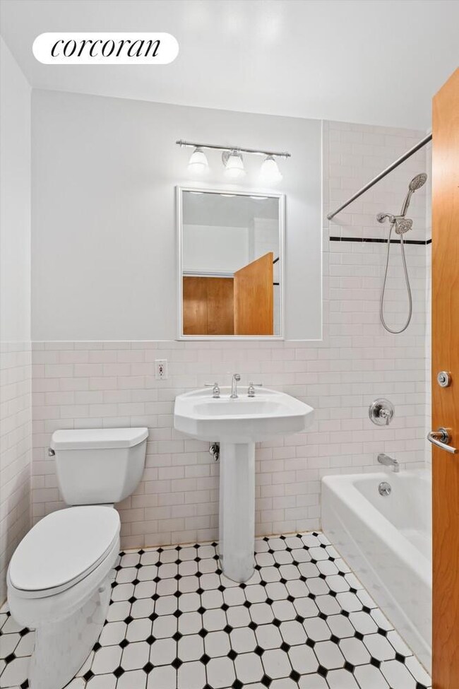 Newswalk unit 617, Brooklyn, NY 11217 - photo 5