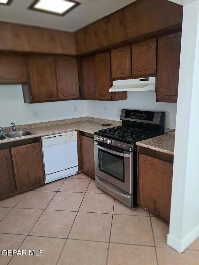 1815 Villa Santos Cir, El Paso, TX 79935 - photo 7