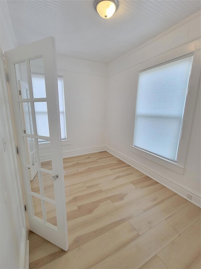 1122 W Gandy St, Denison, TX 75020 - photo 6