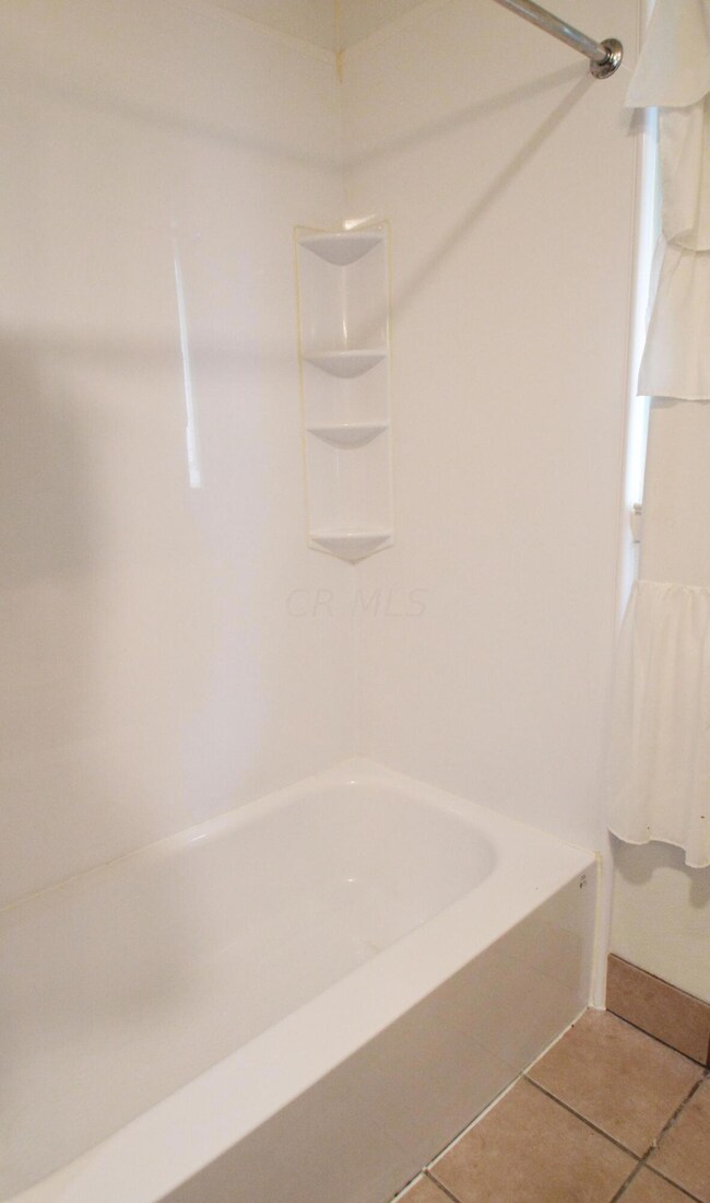 Bathroom 1b