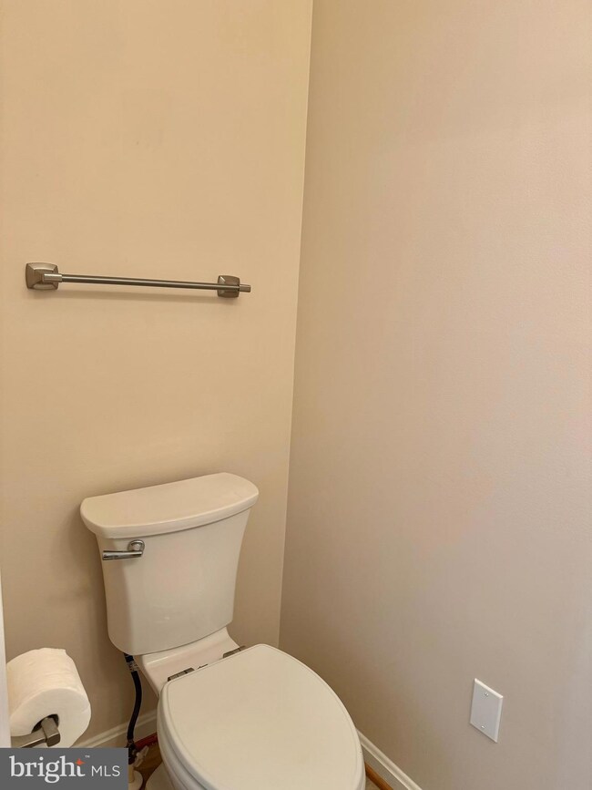 1168 Kelfield Dr, Halethorpe, MD 21227 - photo 5