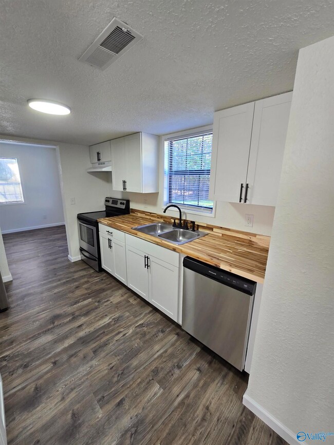 126 Bernices Private Dr, Danville, AL 35619 - photo 7