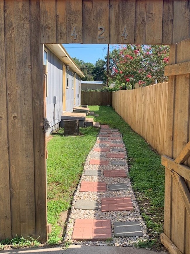 424 Mount Auburn Ave, Dallas, TX 75223 - photo 3