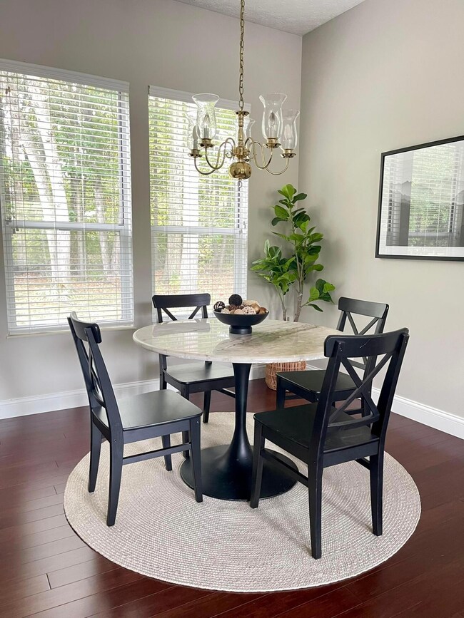 07 Dining Room