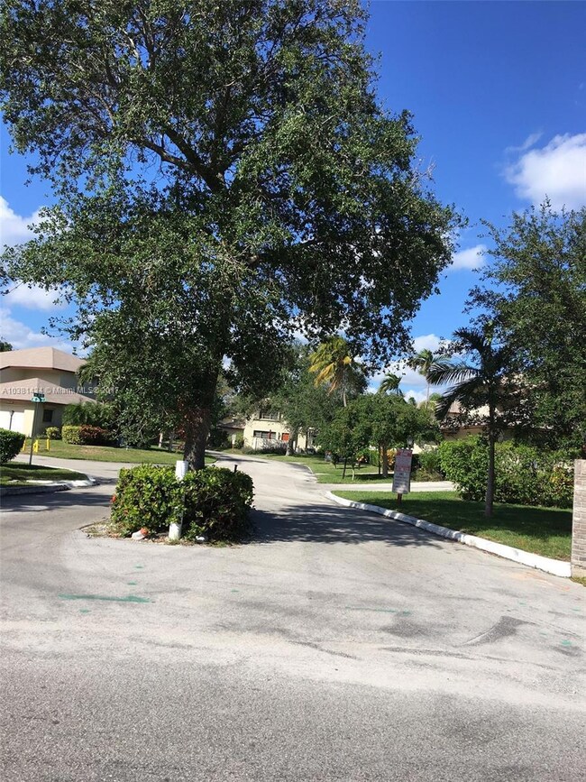 3900 NE 19th Rd unit 106, Pompano Beach, FL 33064 - photo 2