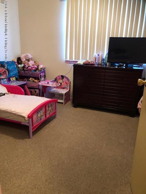 223 Skyline Dr, Staten Island, NY 10304 - photo 7