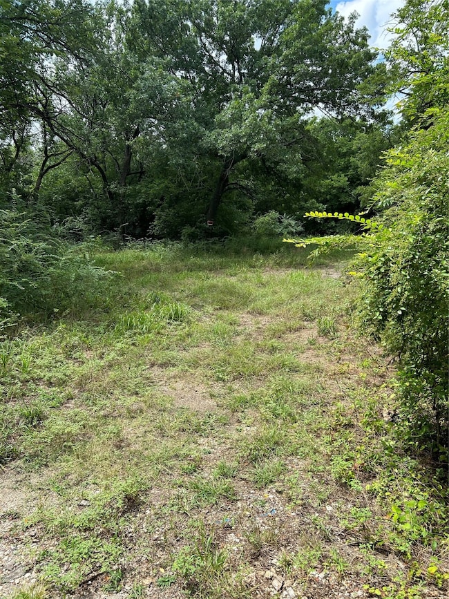 1100 S Holly Ave, Sherman, TX 75092 - photo 2