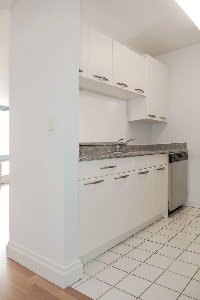 unlisted-address, New York, NY 10017 - photo 5