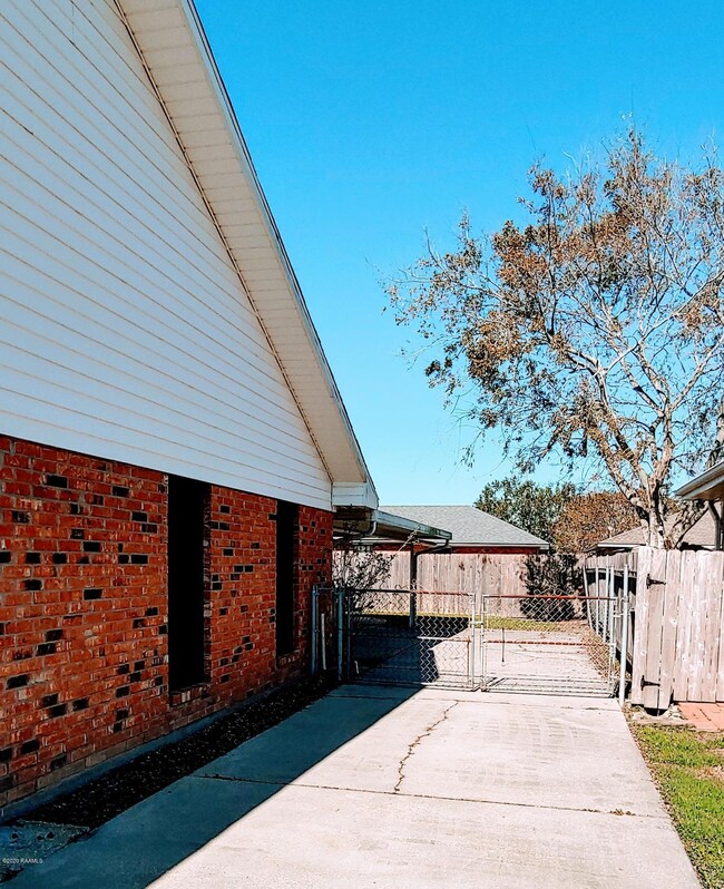 side drive way