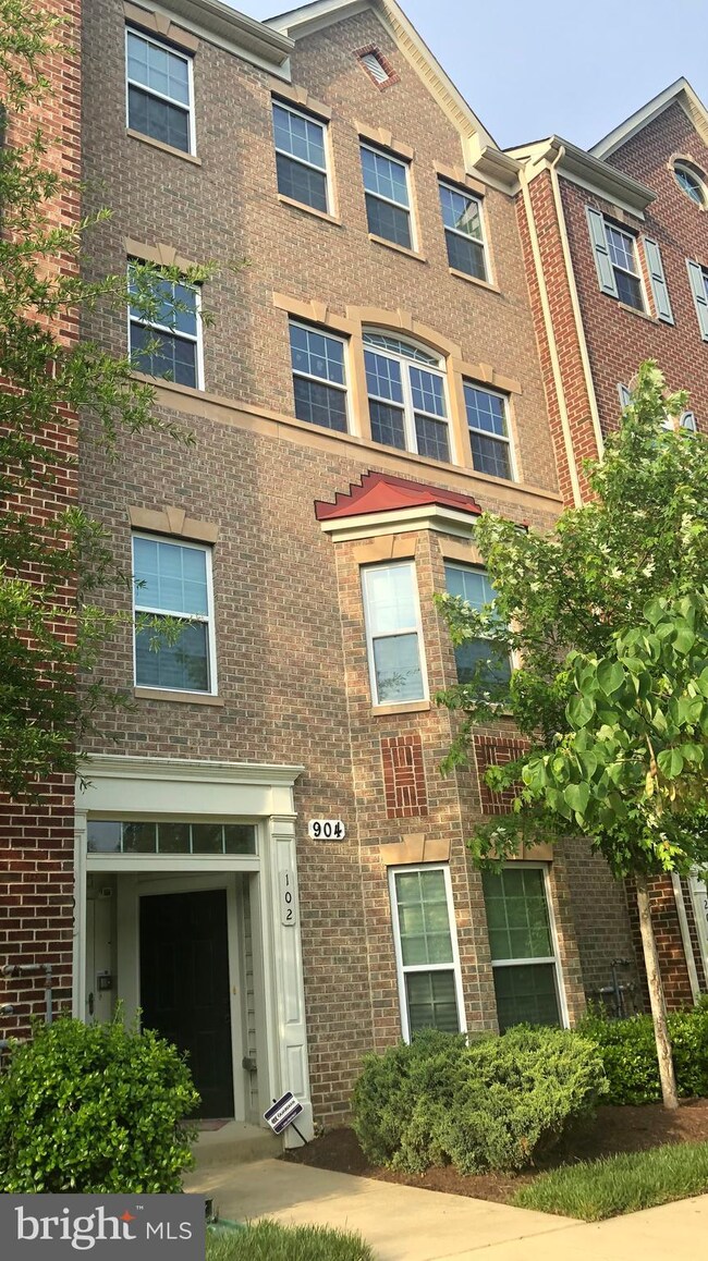 904 Hall Station Dr unit 102, Bowie, MD 20721 - photo 2