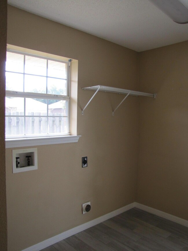 2121 Hagood Loop, Crestview, FL 32536 - photo 6