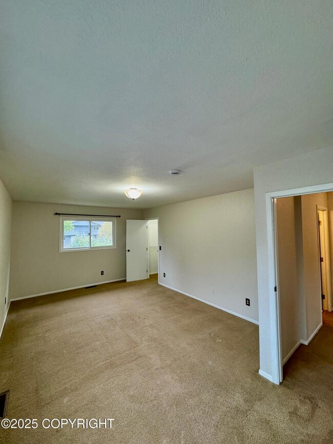 8321 Stratton Cir, Anchorage, AK 99507 - photo 4