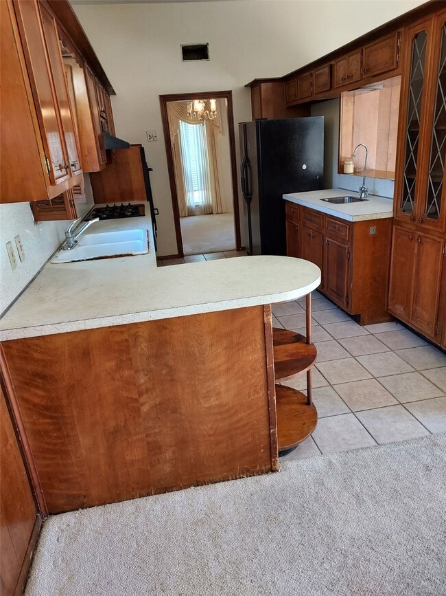 Kitchen w/Wood Cabinets
