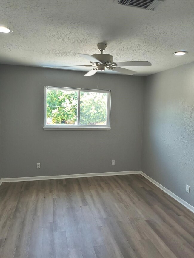 2305 55th St unit 5, Galveston, TX 77551 - photo 2